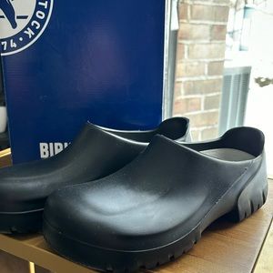 Birkenstock A630 kitchen clog. Slip resistant new in box multiple sizes